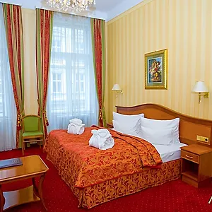 4* Hotel Opera I Self Check In