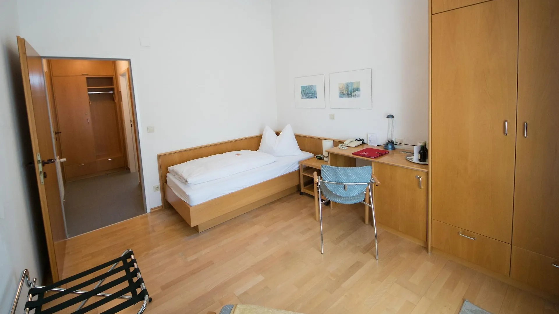 Am Spiegeln Dialog.Hotel.Wien 3*, Vienna