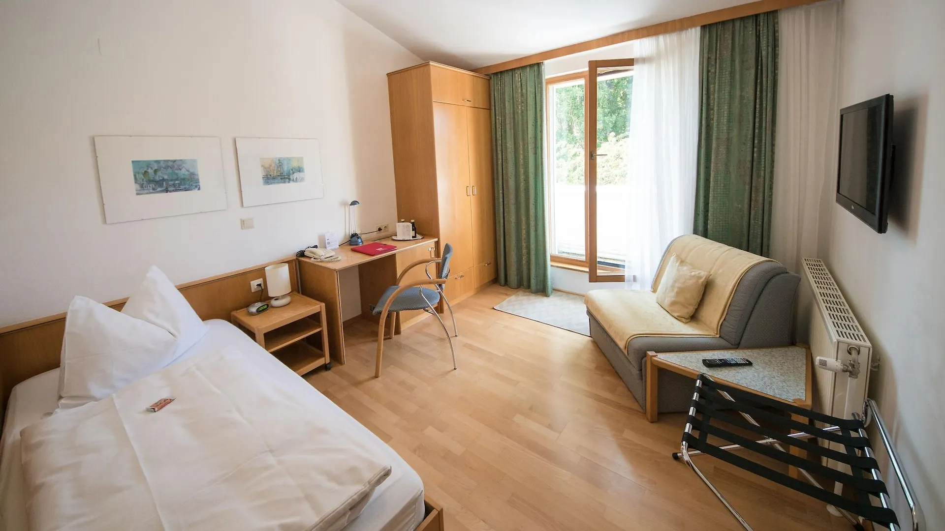 Am Spiegeln Dialog.Hotel.Wien 3*, Vienna