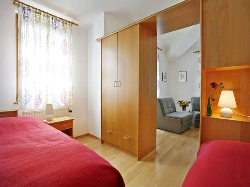 Am Spiegeln Dialog.Hotel.Wien Austria